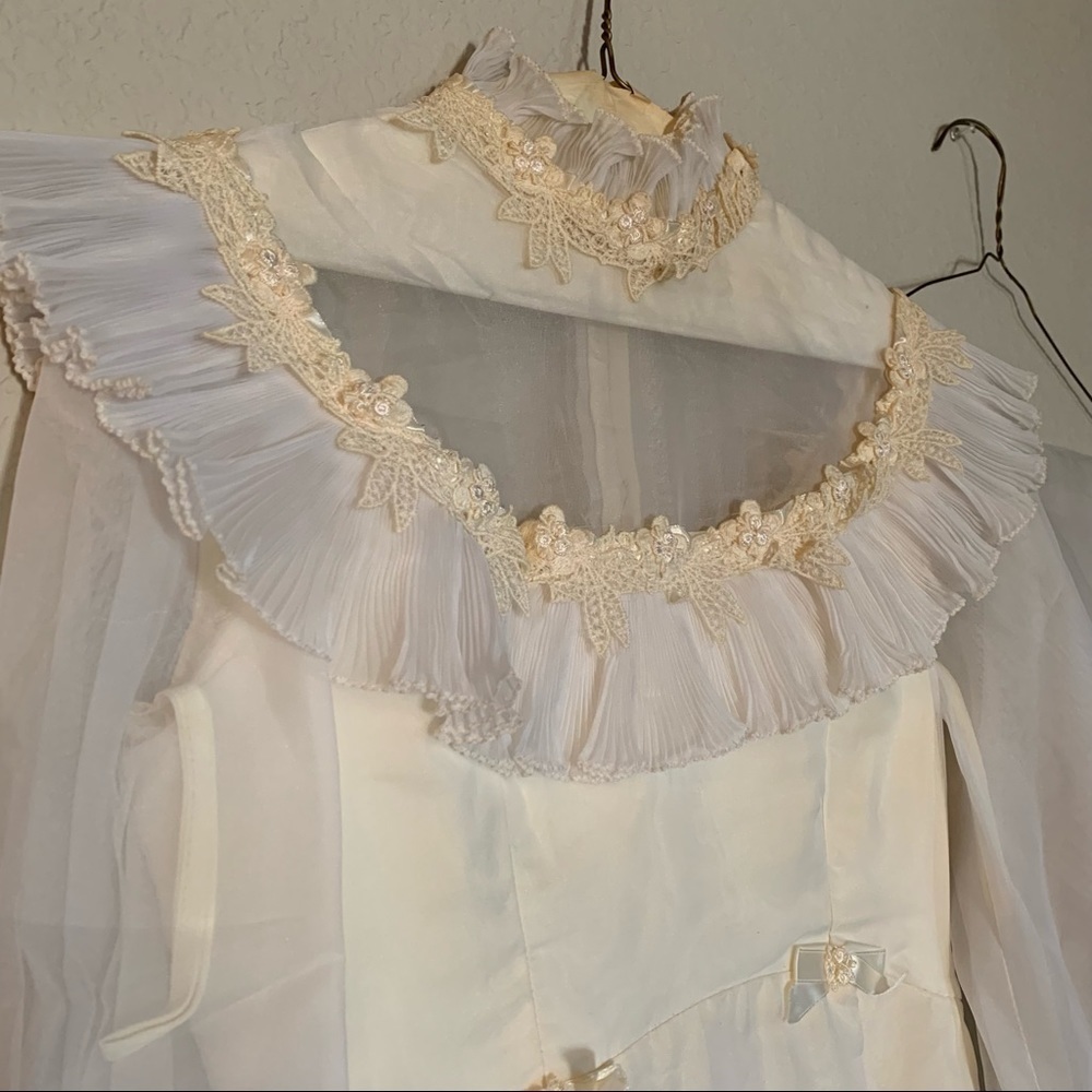 Vintage Wedding Dress w/extra long Lace Tule Cathedral Veil UNION MADE